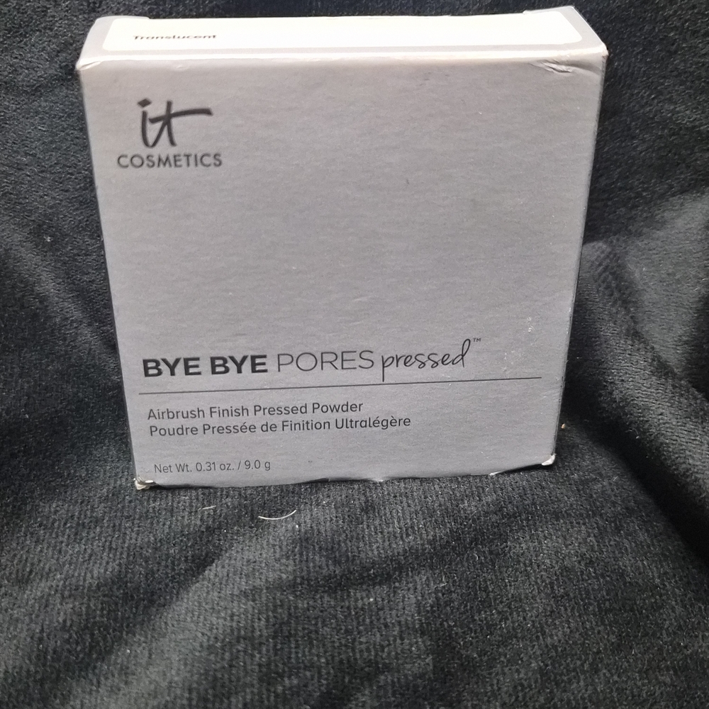 IT Cosmetics Bye Bye Pores Pressed Powder (Translucent)
Brand new, never used.